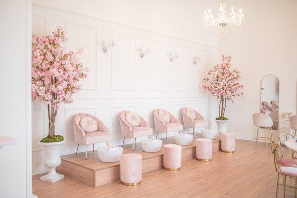 Are beautiful pedicure stations for your little princesses