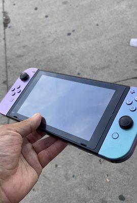 Chameleon/Iridescent Nintendo Switch Shell installed