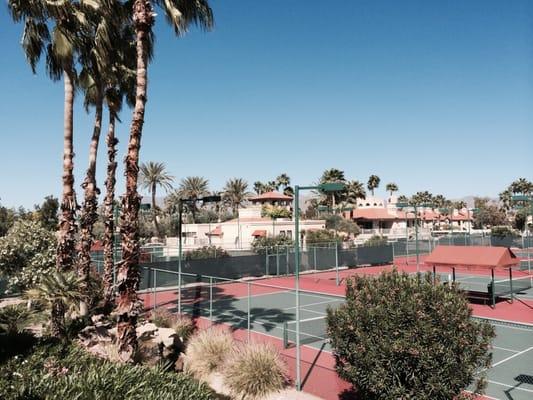 A great place to relax, enjoy great weather and play tennis!