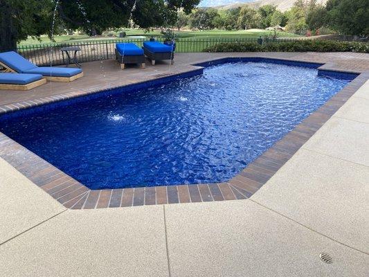 Beautiful back yard in Thousand Oaks epoxy flakes: Congo Sand, 1/16 flake size