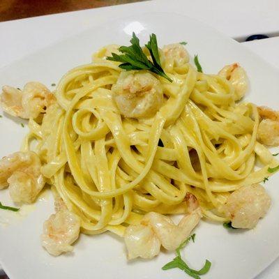 Fettuccine Alfredo with shrimp