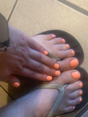 Gel mani, regular polish pedi