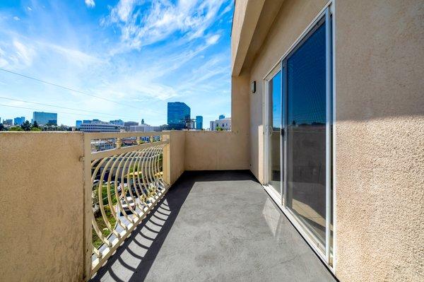 316  S. NEW HAMPSHIRE 
LOS ANGELES CA 90020 
SINGLE UNIT AVAILABLE $1650
(818)781-5006
apartments for rent in the city of L.A