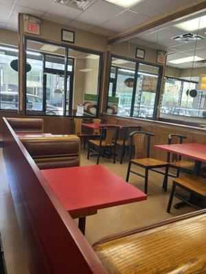 Dining area , typical pizzeria style