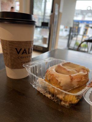 Hall & oats latte, cinnamon roll