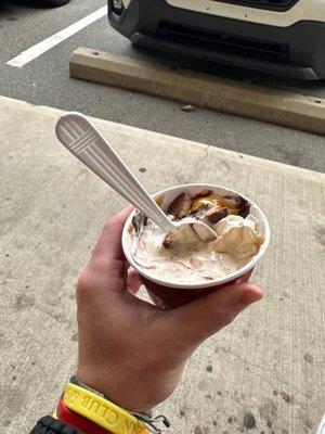 Brownie a la Cold Stone w/ Peanut Butter Cups