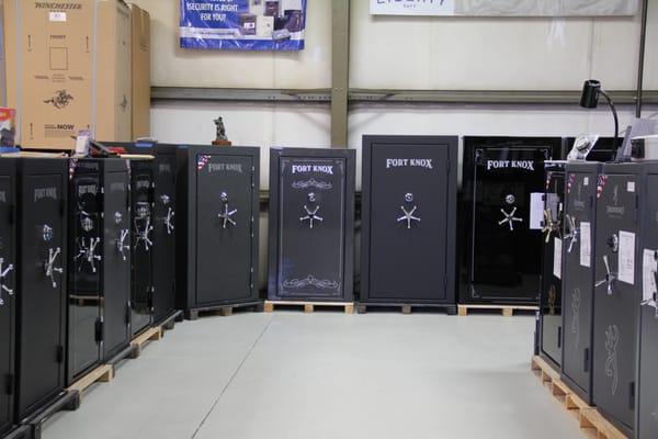 The Largest Selection of Commercial , Residential & Gun Safes in Tennessee.  Over 500 safes in stock, Professional Safe Movers