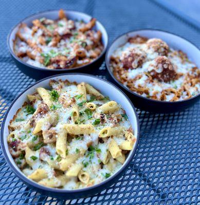 Signature Pastas! Choose between:
Chicken Alfredo
Baked Ziti
Spaghetti & Meatballs