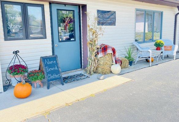 This is the front door and entry to Thrifter Sisters resale boutique in Rochester Wisconsin.  Happy fall.