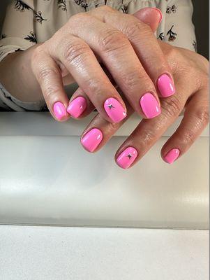 Pink Russian Manicure that lasts for 3+ weeks!! Renowned for its precision and durability, this method ensures stunning results.