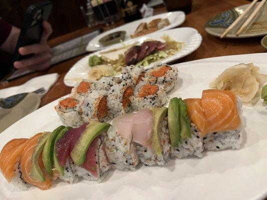 Rainbow and spicy tuna roll