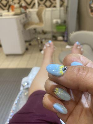 Manicure with sunflower design.