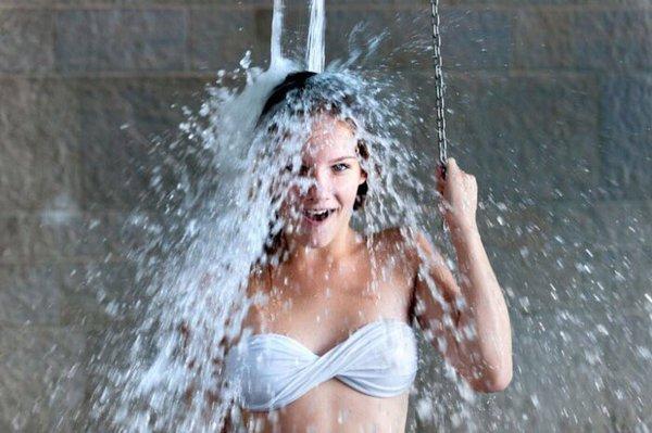 Cold showers help mitochondria increase potential to make energy. Wellness tip.