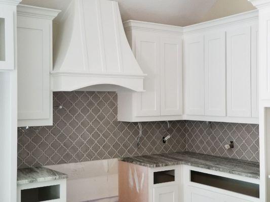 Highland Park Dove Gray Arabesque 8mm w/ Custom Bright White grout