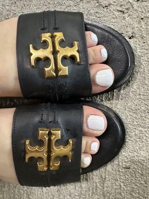 The left toe and the paint is just horrible!