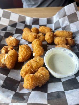 Spicy cheese curds