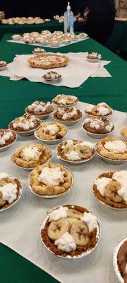 Mini dessert pies: banana creme, pumpkin, s'mores