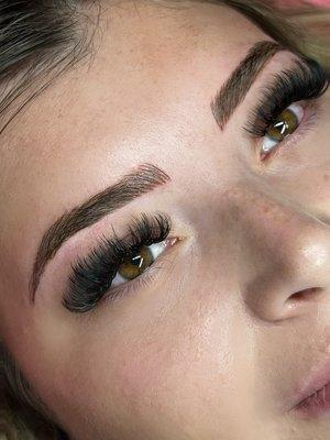 Microblading w/ individual hair strokes 
(Semi-permanent makeup)