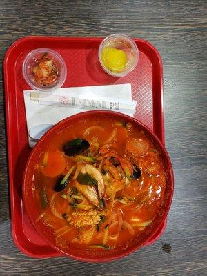 Jjam ppong (spicy seafood noodles)