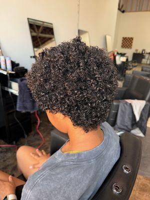 Curly cut by Amoré