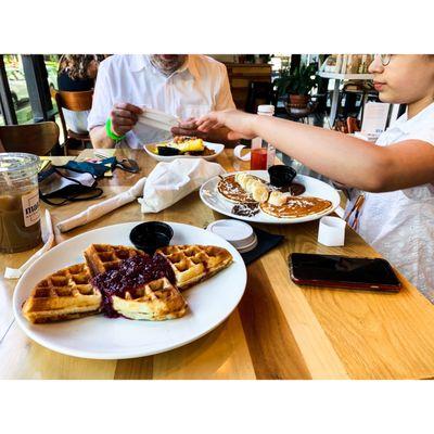 :: Lemon Ricotta Waffles vs. Nutella Pancakes