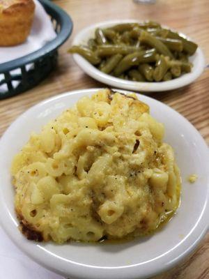 Mac n cheese, green beans