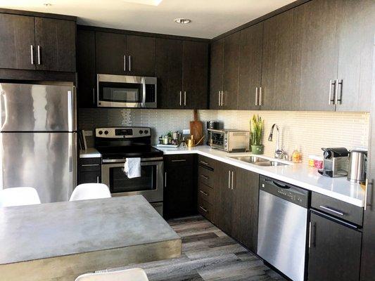 These Fabulous-Looking Kitchens in 8th and Hope Apartments Make Cleaning Them Super Enjoyable :)