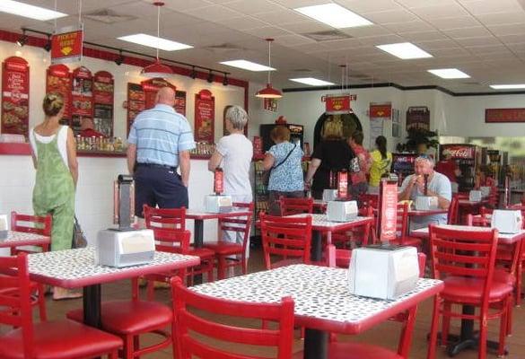 Firehouse Subs - Fairhope, AL: Dining Room