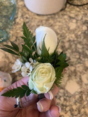 Simple boutonnière for prom.