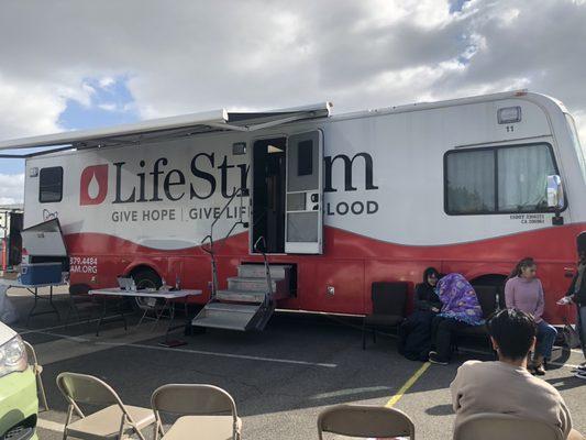 Adonai Church in Norwalk donating some blood