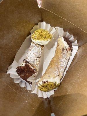 Cannolis to go