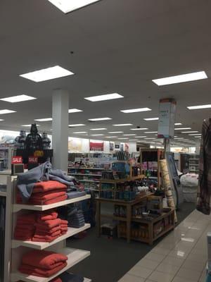 Walpole Kohl's -- Walpole Mall : 100 Providence Highway / Route 1, Walpole      Interior