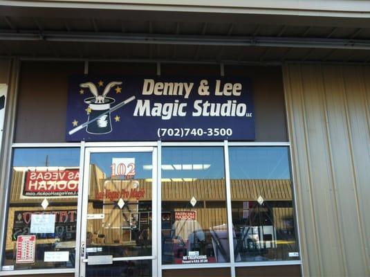 Denny & Lee Magic Studio