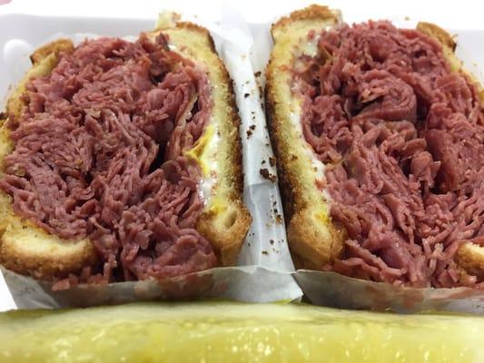 Corn beef sandwich on Texas toast