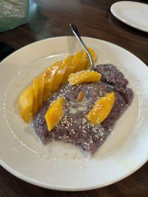 Dessert: sticky rice with mango.