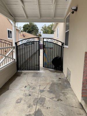 Double swing driveway gate.