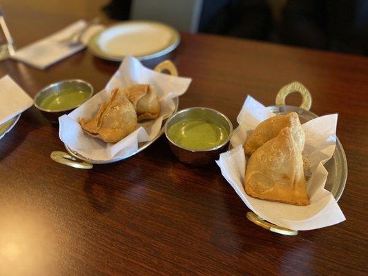 Samosa with chutney