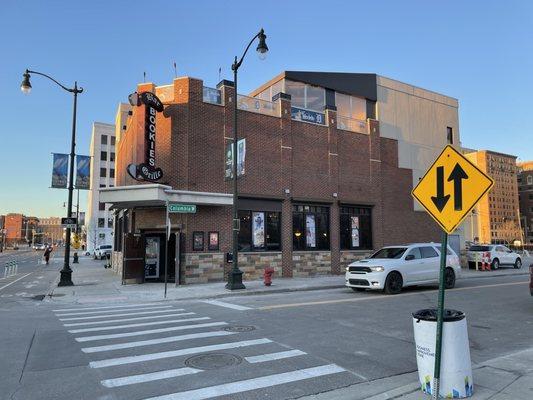 Easy to fin, and close to the Little Caesar Arena for a Piston or Red Wings event.  Parking is abundant.