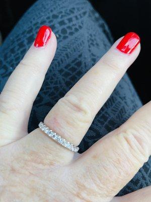 The perfect everyday engagement ring for the Happy New Year 2022!