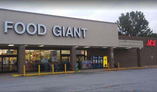 Food Giant Leeds Front Entrance, Grocery Store in Leeds, AL