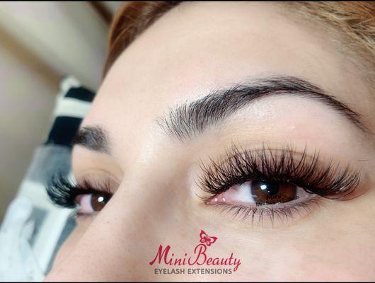 Hybrid lashes  done by Mini Beauty Eyelash