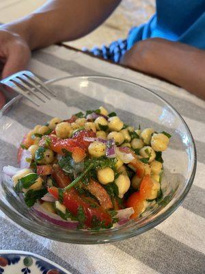 Chickpea salad with red bell pepper, fresh parsley, red onion