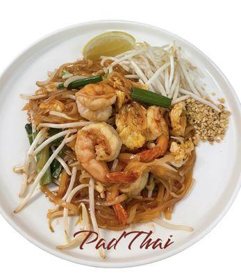 Lunch Pad Thai 
Served with fried wonton and Salad.