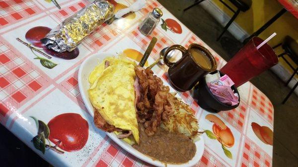 You gotta try the omelet yummy  !