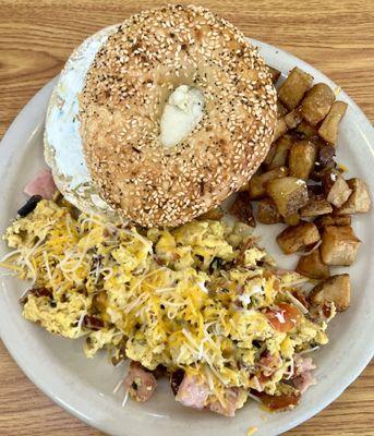 Kitchen sink scramble + everything bagel