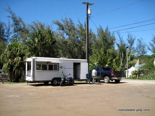 The food truck at Hanalei Bay