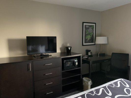 La Quinta Inn & Suites By Wyndham Detroit Metro Airport