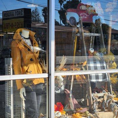 10-19-22: As summer wanes, fall intrudes. Beautiful window display. Gorgeous mustard jacket.