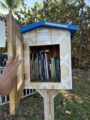 Library on a post! :) Love this...