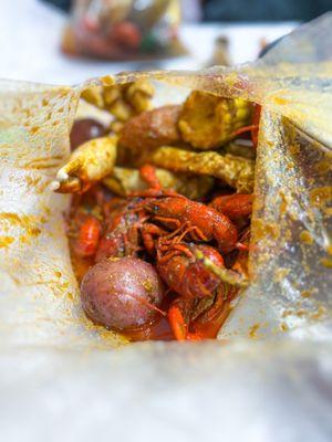 1 lb Crawfish, 1 lb snow crab legs